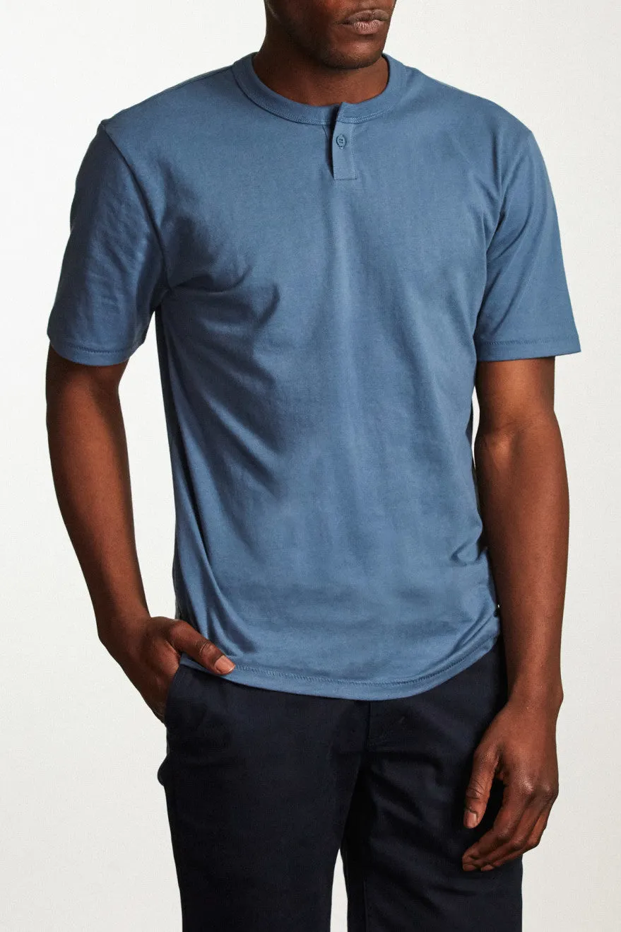 Basic S/S Henley - Dusty Blue